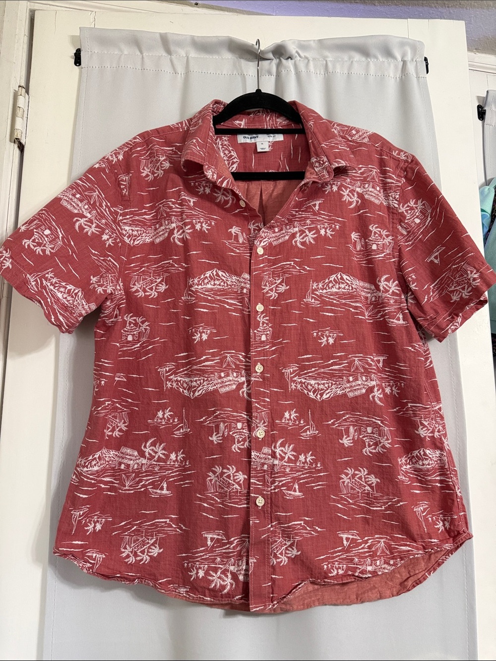 Old Navy Red Short-Sleeve Island Print Button-Down Shirt